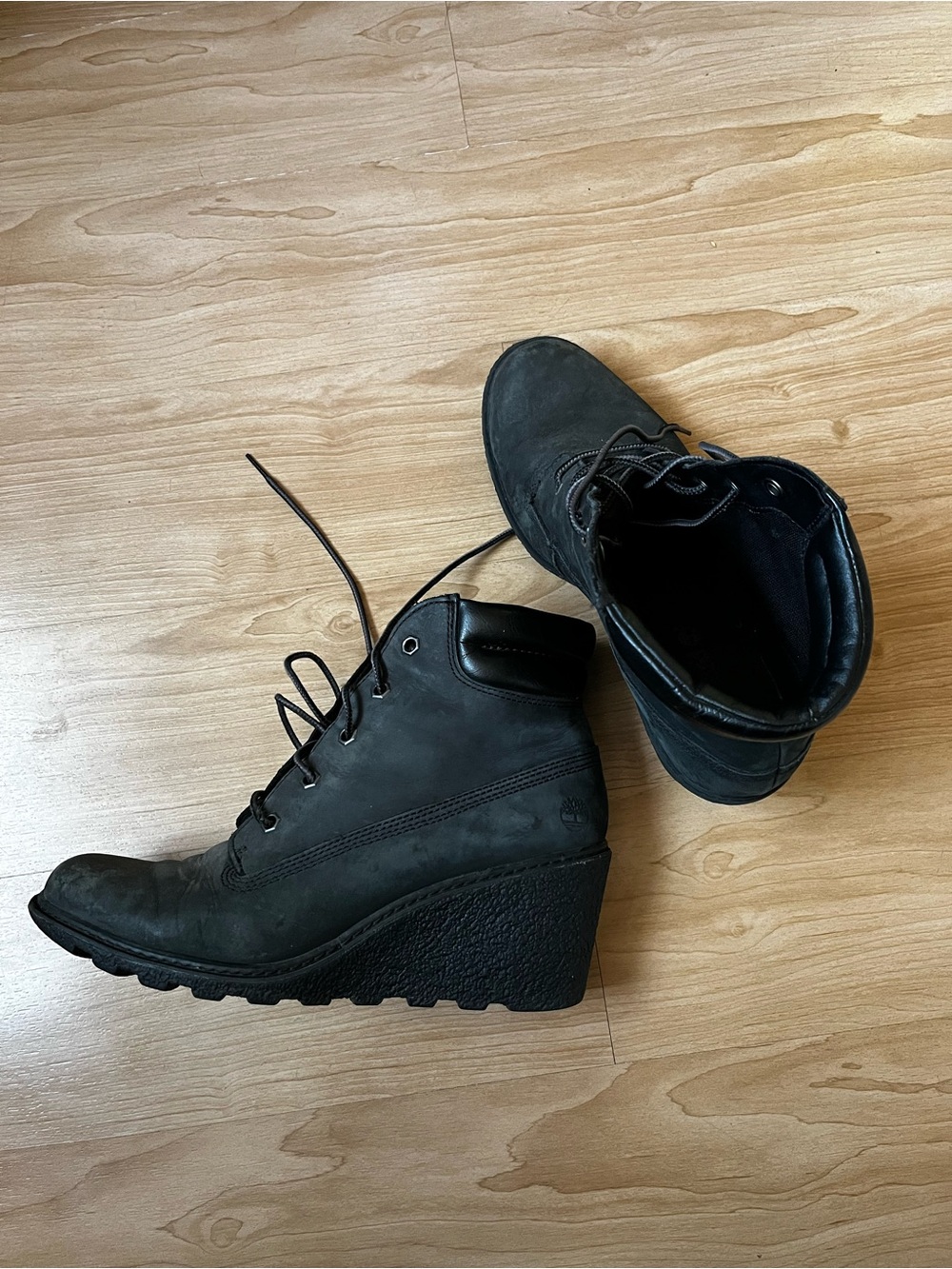Timberland size 8.5 Black Wedge Lace-Up Boots booties fall autumn edgy hipster